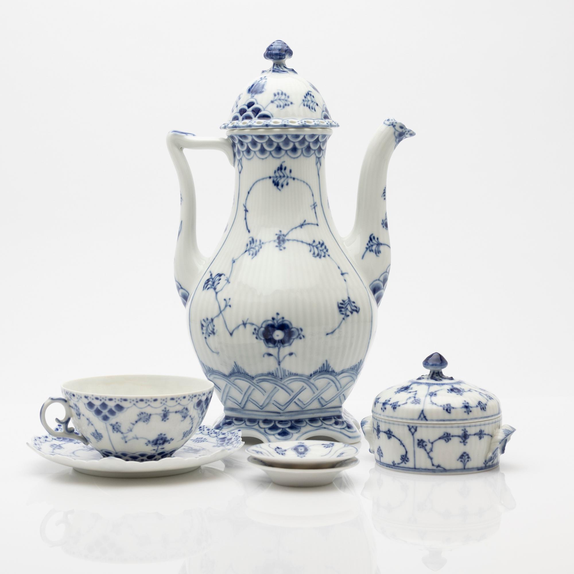 Service pieces, 16 pieces, porcelain, "Blue Fluted", Royal Copenhagen, Denmark.