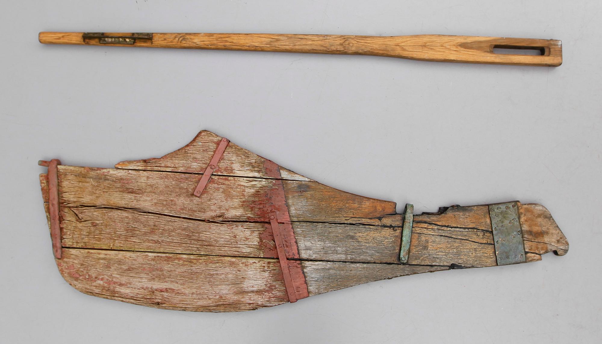 RODER OCH ROKULT, trä, 1900-talets första hälft.