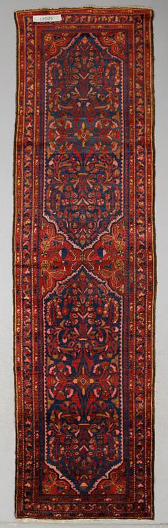 MATTA, semiantik. Ca 395 x 108 cm.