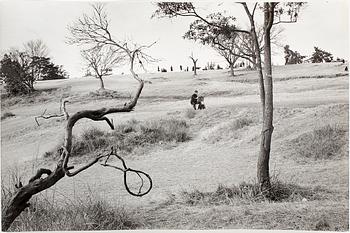 HENRI CARTIER-BRESSON, gelatin silver print stamped by the photographer and by Magnum Photos Incorporated on verso.