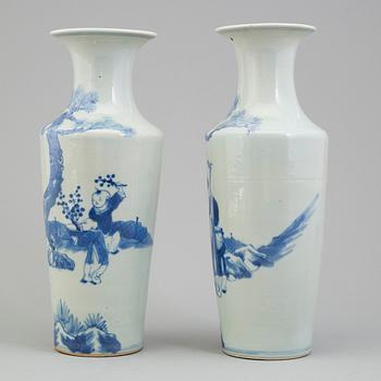 A pair of Chinese blue and white vases, Qing dynasty, late 19th century.