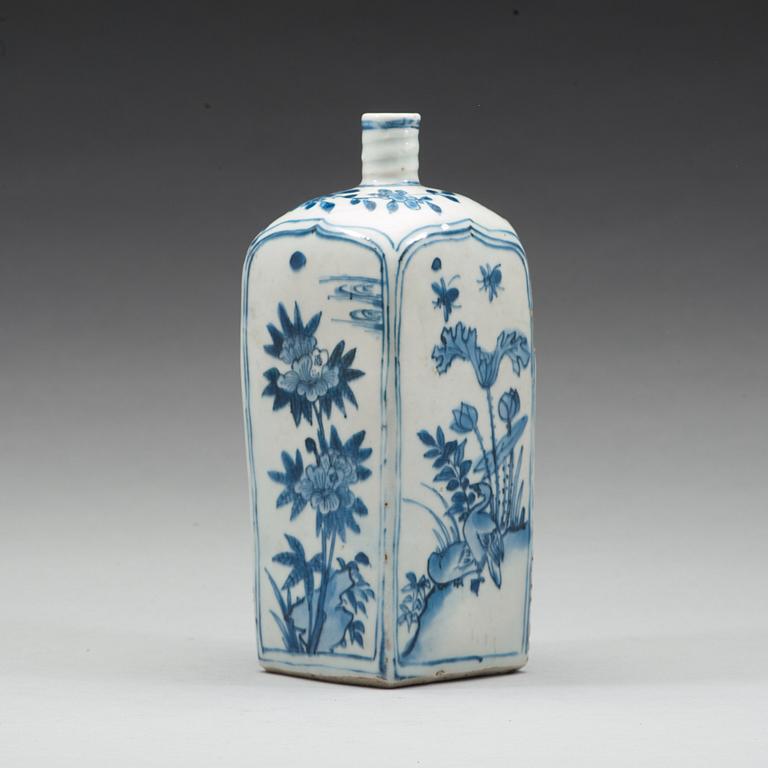 A blue and white bottle flask, Ming dynasty, Wanli (1572-1620).