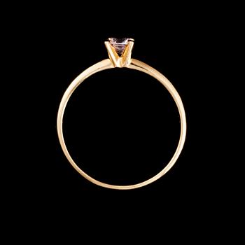 RING, 18K guld, pink safir n. 0,10 ct. Vikt 2,1 g.