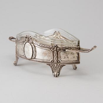 A SILVER JARDINIERE by KARL ANDERSON, Stockholm 1907. Weight ca 248 g.