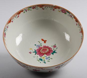 BÅLSKÅL samt TEKANNA, porslin. Kina 1700-tal.
