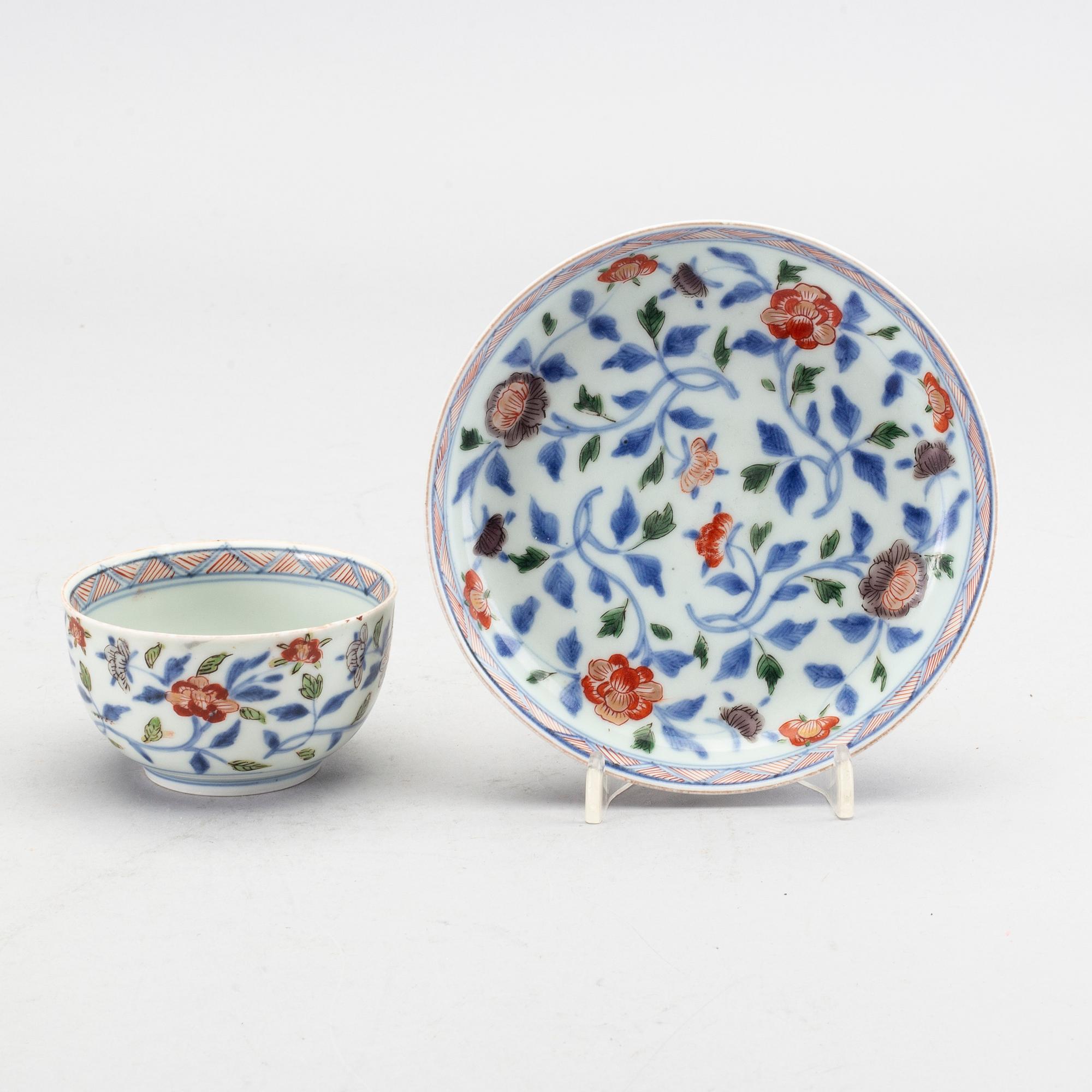 Kopp med fat, porslin. Japan, Edo (1603-1868).