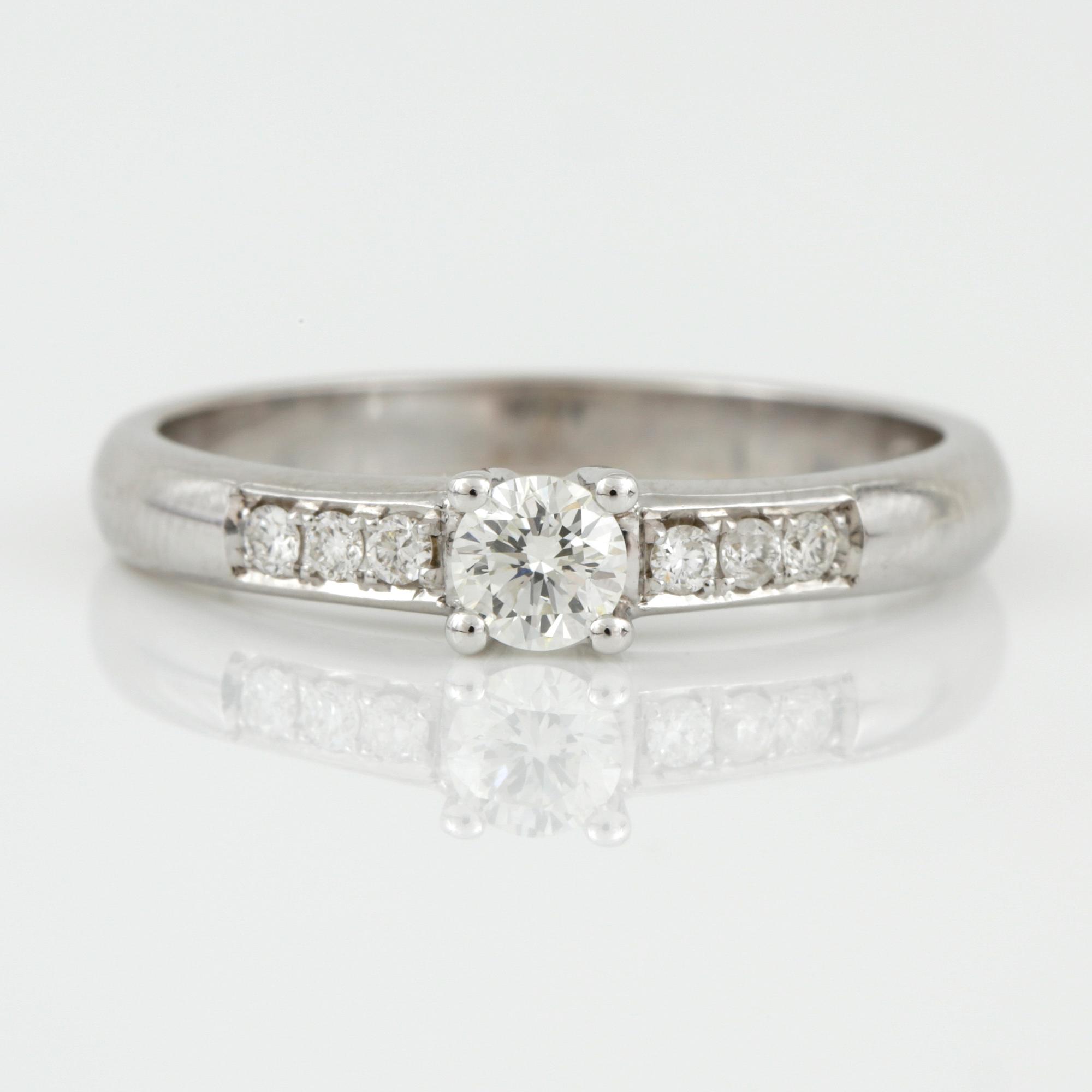 RING, 14K vitguld med briljantslipade diamanter, tot ca 0,29 ct. Vikt 2,88 g.