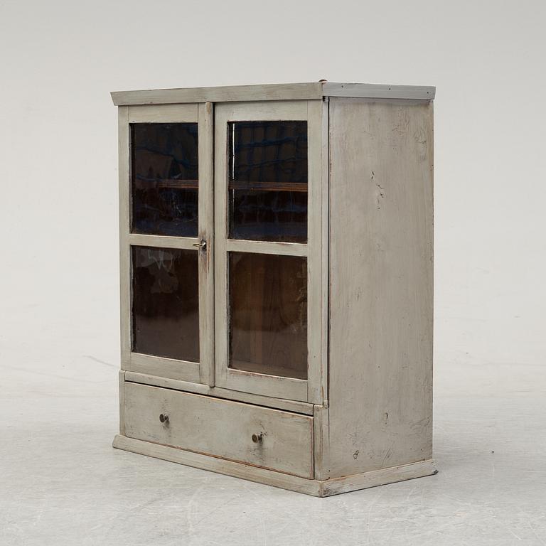 Vitrinskåp, vägghängt, 1800-talets slut.