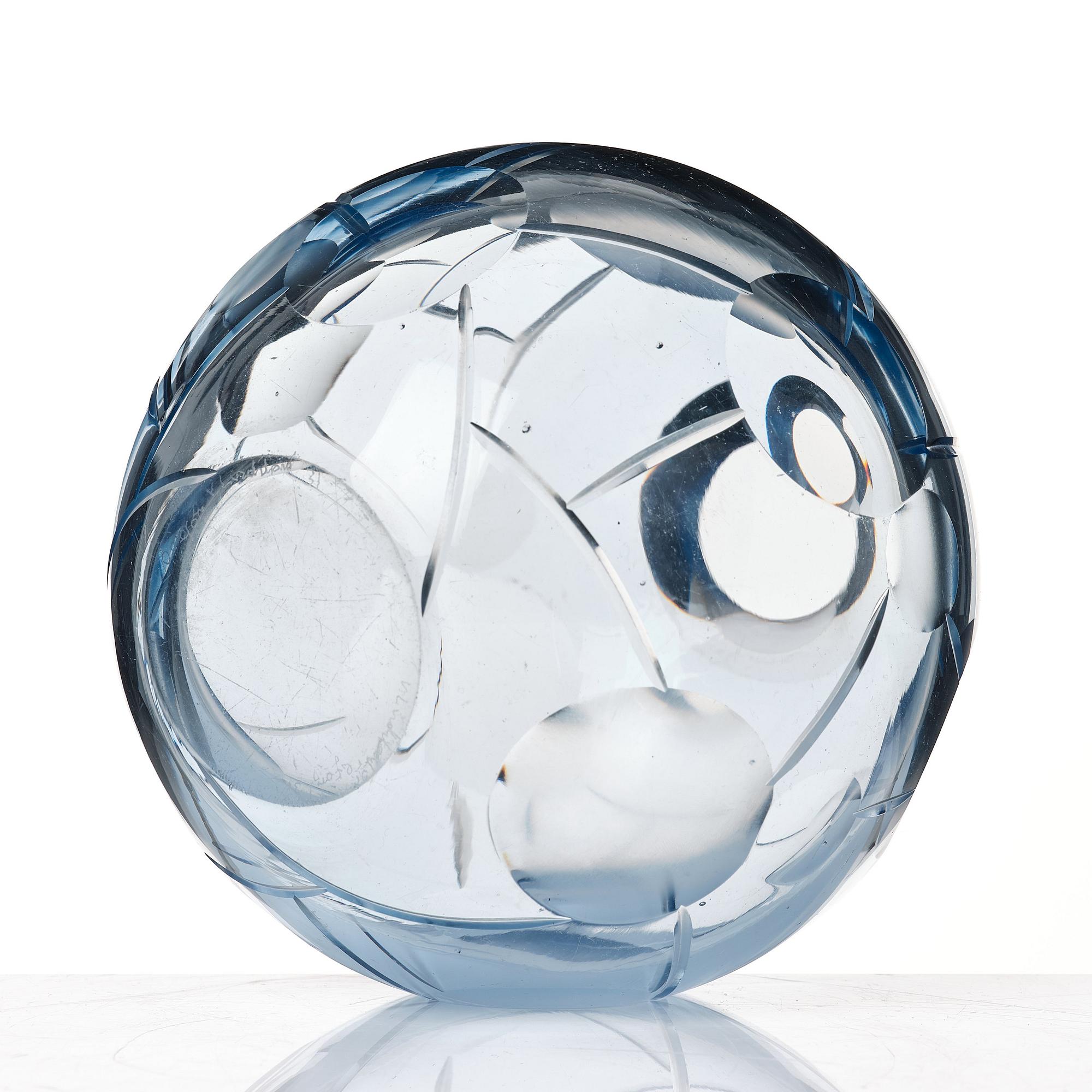 Vicke Lindstrand, a cut glass vase, Orrefors 1931.