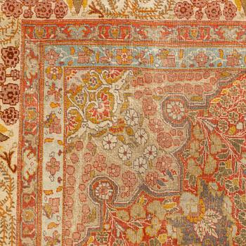 An antique Tabriz carpet, ca 404 x 276 cm.