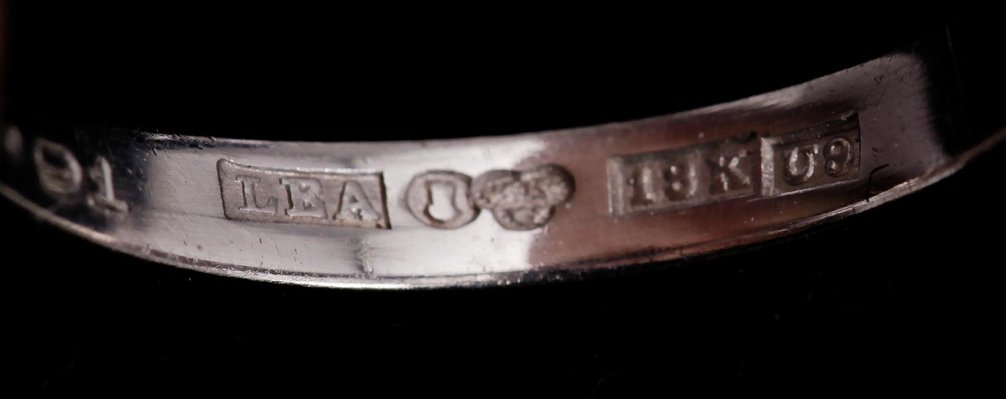 RING, 18 k, briljantslipad diamant 0.91 ct, enl intyg, svenska stämplar LEA, 1970. Total vikt ca 3,8 gram.