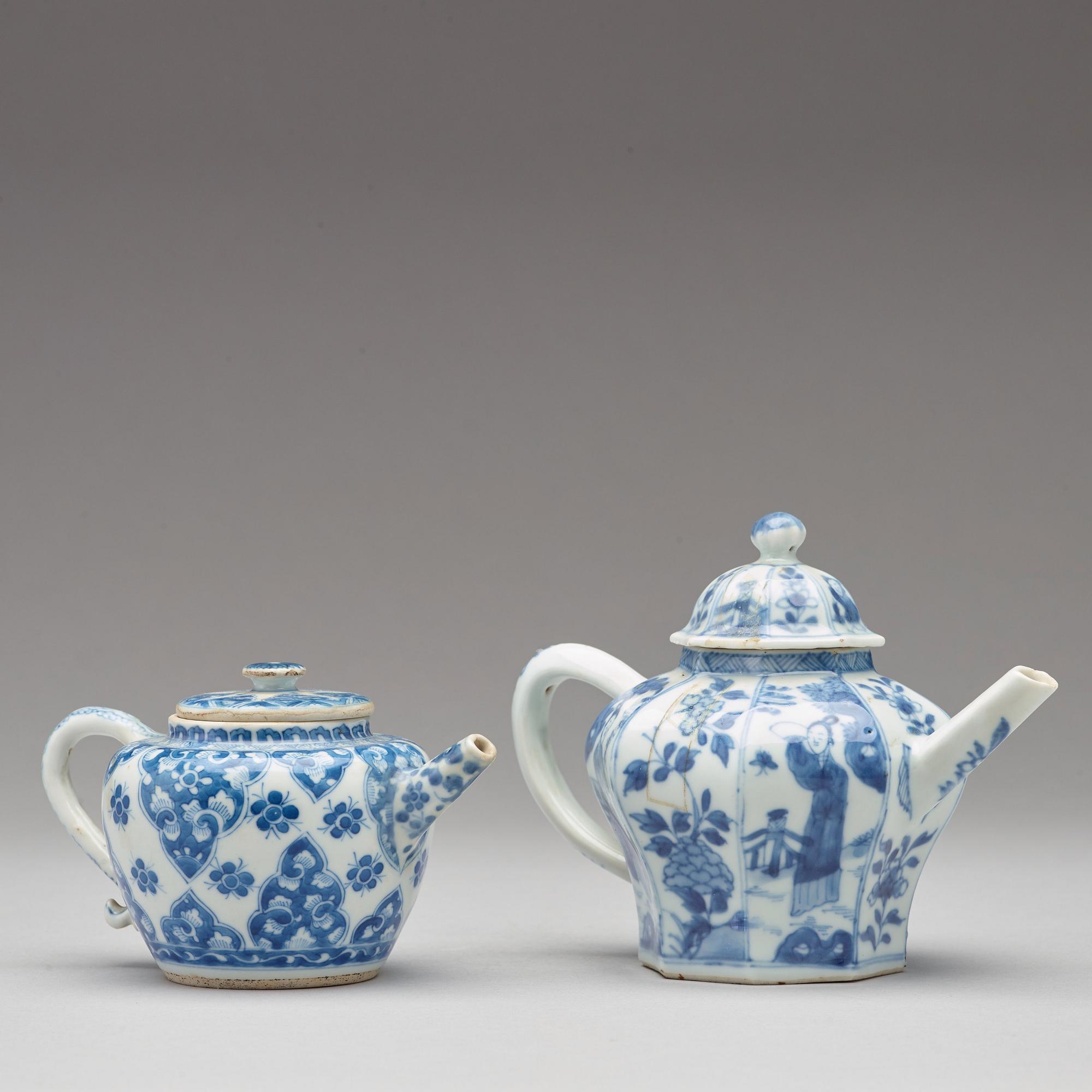 Two blue and white teapots, Qing dynasty, Kangxi (1662-1722).