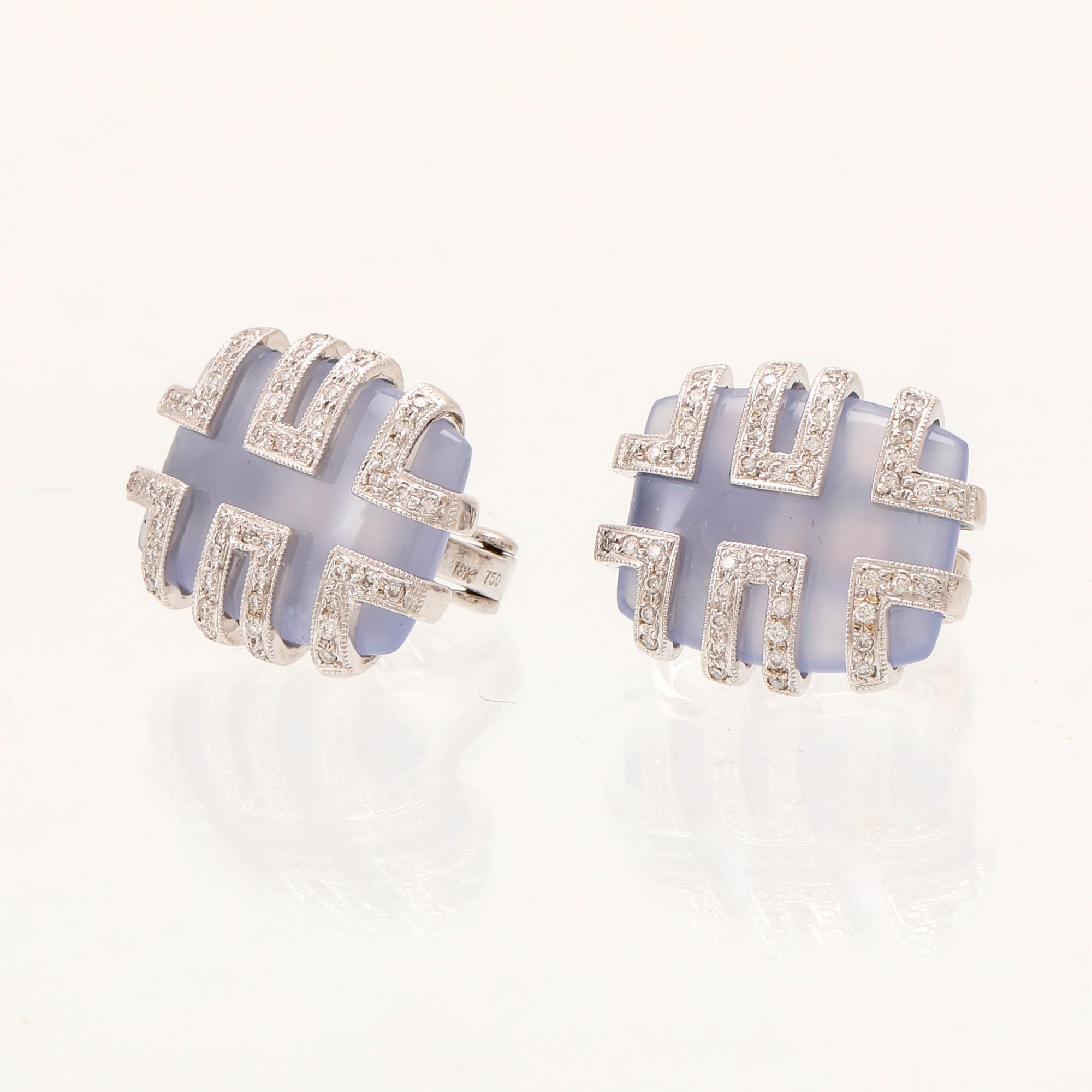 Örhängen 18k vitguld, briljantslipade diamanter och troligen kalcedon.