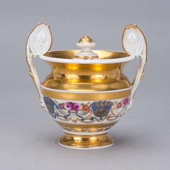 SOCKERSKÅL MED LOCK, porslin, empire, Gardner ca 1820.