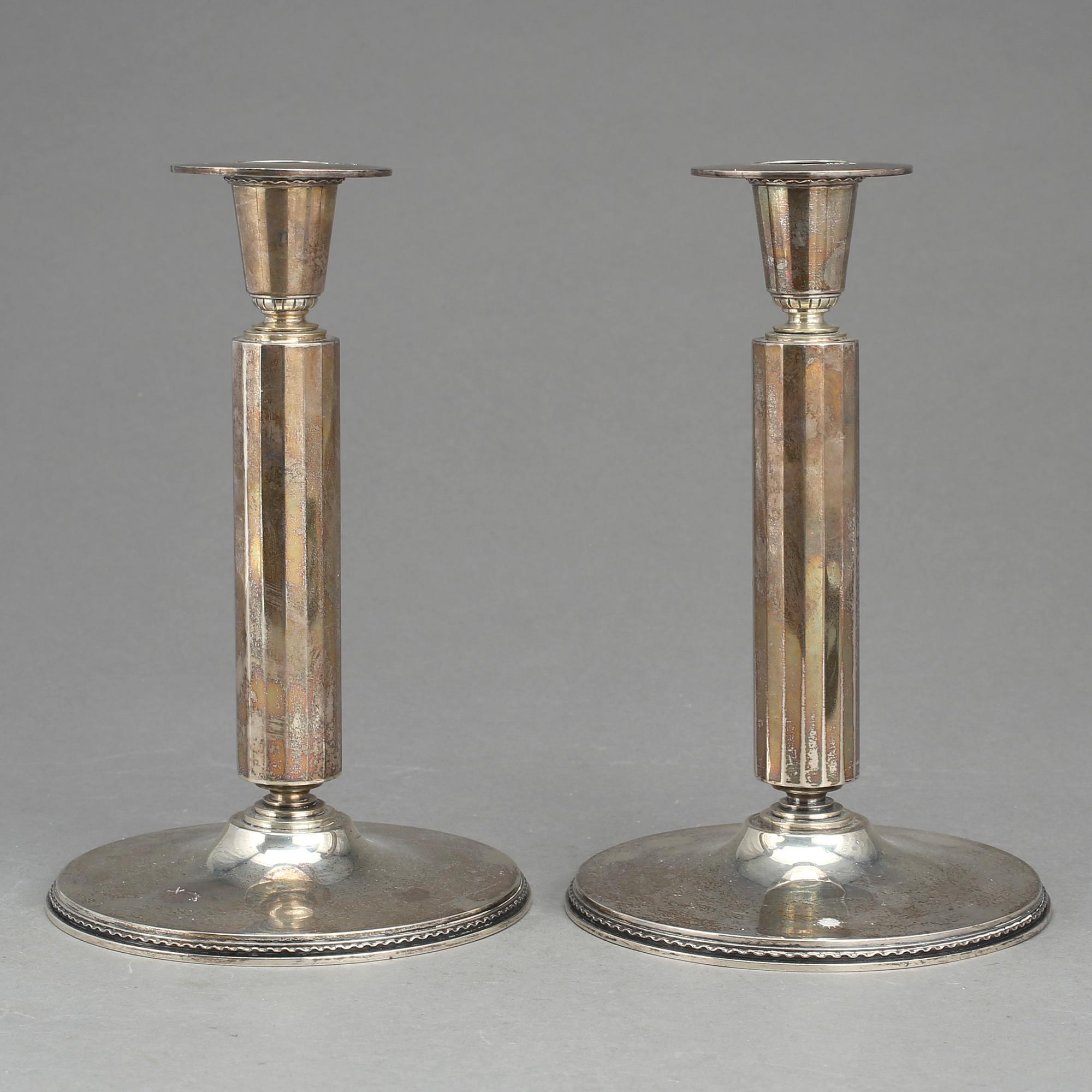 LJUSSTAKAR, ett par, sterlingsilver, Borgila, Stockholm, 1945/1946. Total vikt ca 609g.