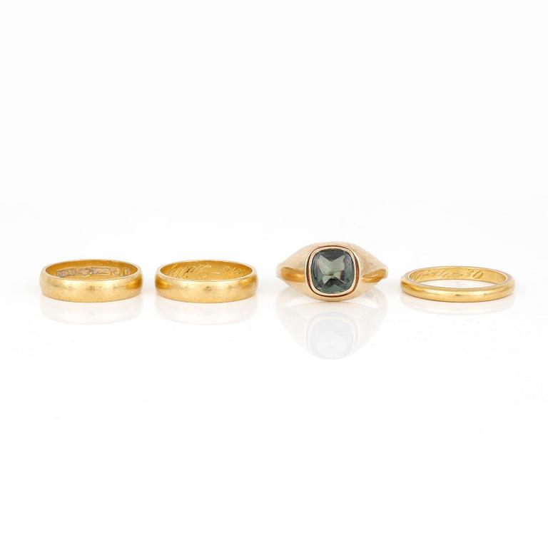 RINGAR, 4 st, 23K guld med sannolikt syntetisk grön spinell, Stockholm, 1900-tals. Total vikt ca 24,40 g.