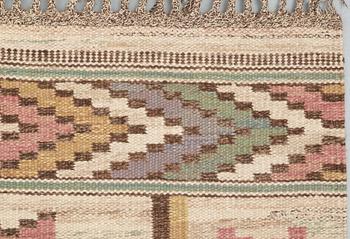 CARPET. "Vit botten". Flat weave (rölakan). 333 x 252 cm. Signed MMF.