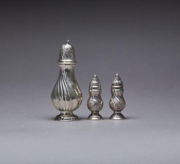 SOCKERRUSKA, SALT- och PEPPARSTRÖARE, silver, svenska importstämplar samt Danmark 1900-talets andra hälft, vikt ca 250 g.