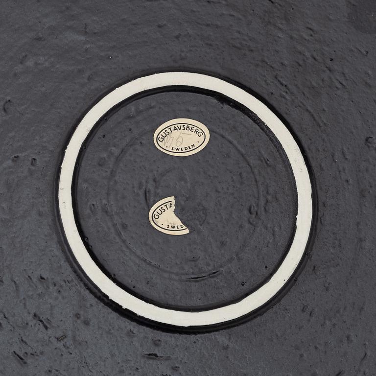 Britt-Louise Sundell, vas samt två fat, stengods, Gustavsberg, 1960/70-tal.