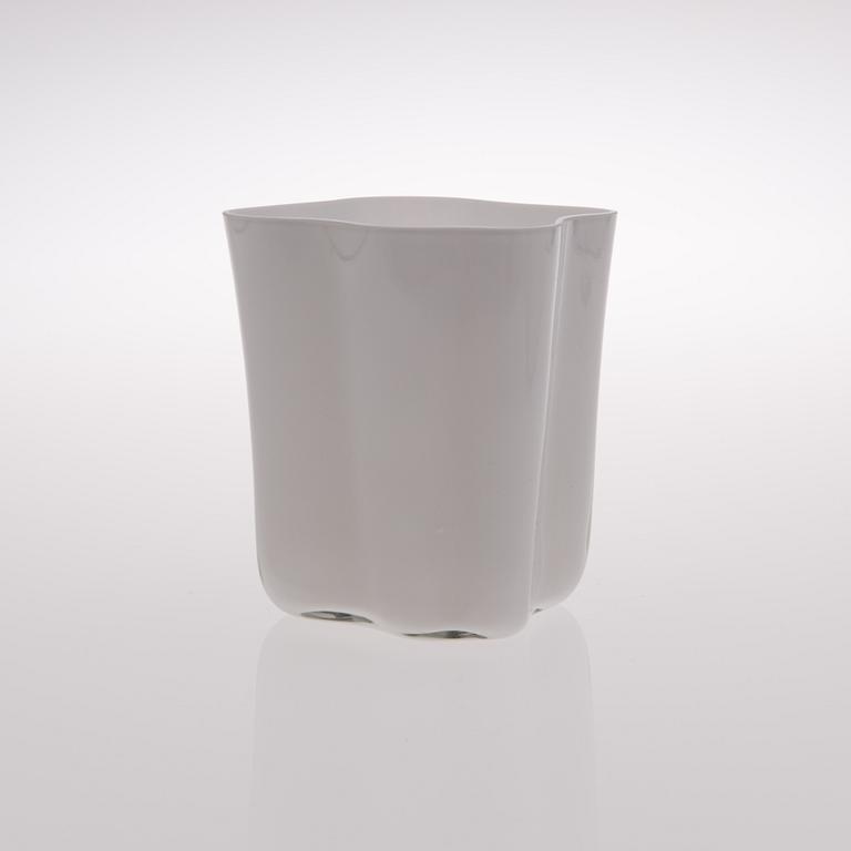 ALVAR AALTO, GLASS SCULPTURE, 4 PIECES. The Aalto Flower. Signed Alvar Aalto. Iittala 1950/60s.