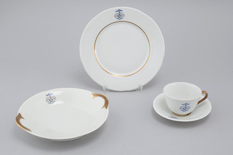 SERVIS, 119 delar, "Swedish Grace" med monogram, porslin, Rörstrand, 1900-tal.