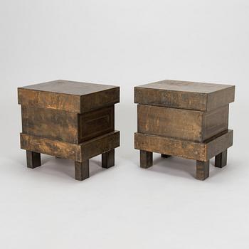 A pair of 1930s nightstands.