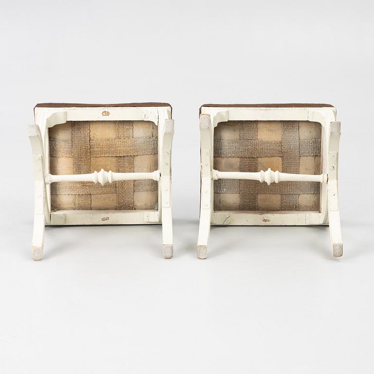 Taburetter, ett par, av Erik Öhrmark (mästare i Stockholm 1777-1813), Sengustavianska.