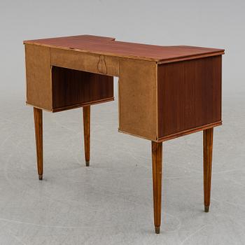 A mahogany veneered dressing table, 1950's.