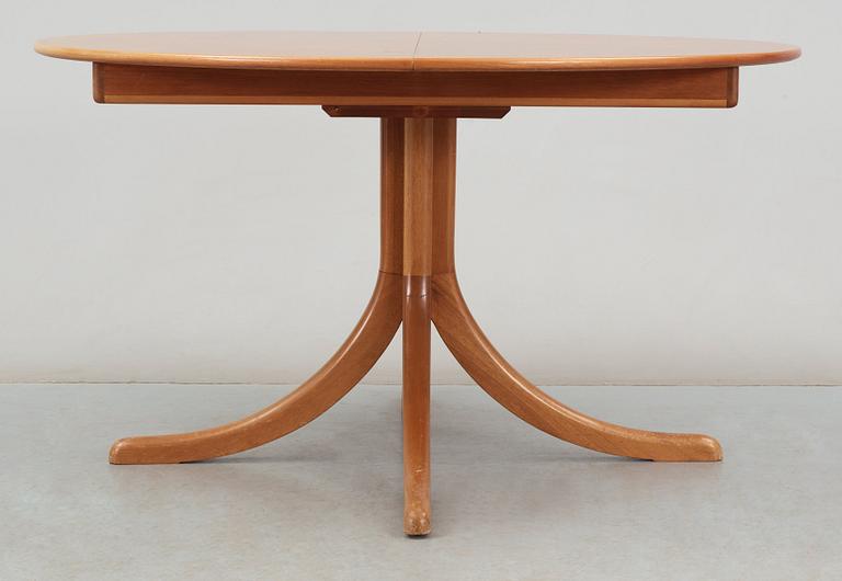 A Josef Frank mahogany dinner table, Svenskt Tenn, model 771.