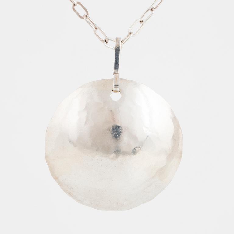 ROSA TAIKON a silver necklace.