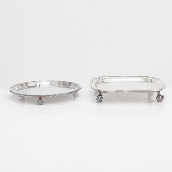 Visitkortsbrickor, 2 st, sterling silver, Viner's Ltd, Sheffield 1932 och 1940.