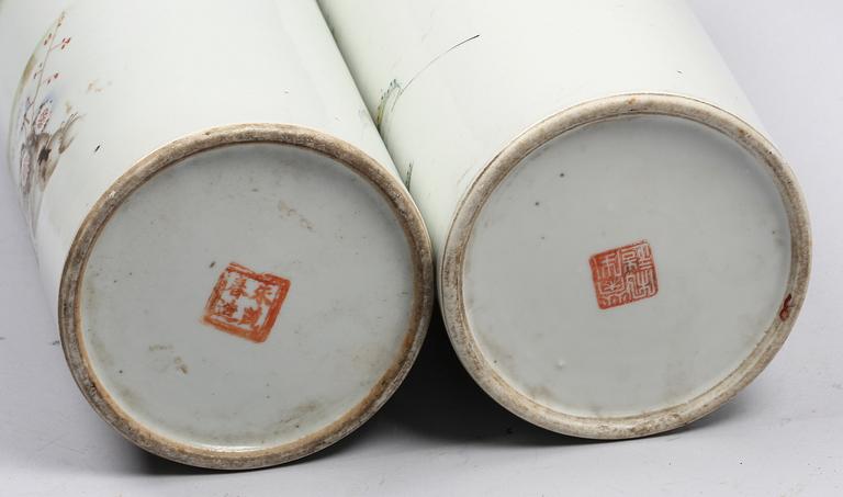 VASER, 2 st. Porslin, Kina.