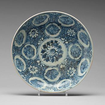 707. A blue and white dish, Ming dynasty (1368-1644).