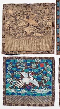RANGMÄRKEN, 8 st., siden, s.k. Buzis. Ca 28-33 x 29,5-33,5 cm vardera. Kina omkring 1900.