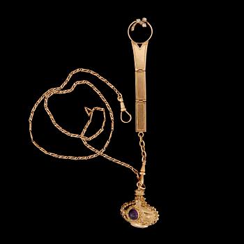KLOCKKEJDA SAMT CHATELAINE OCH HÄNGE, 18k guld samt diamanter tot ca0,10ct o ametister. 1900-tal. Vikt ca24g.