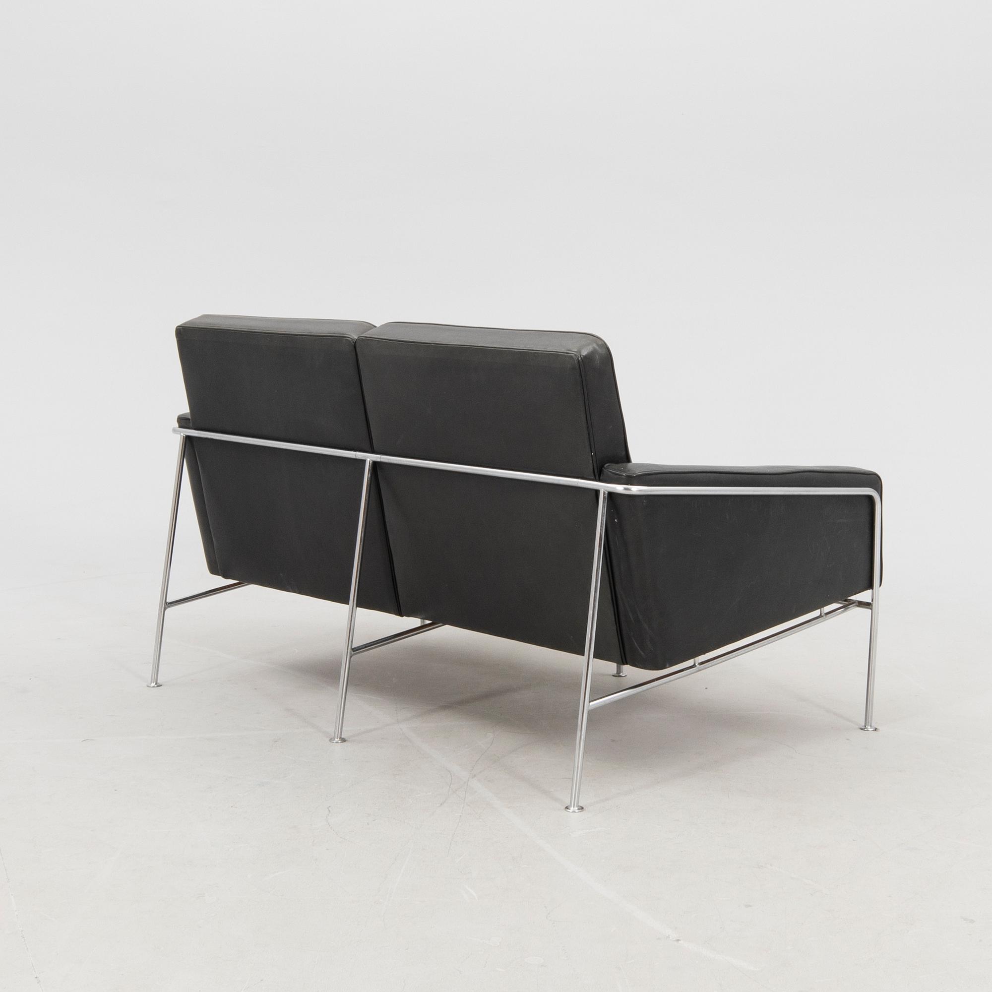 Arne Jacobsen, soffa ""Lufthavnssofa" "AJ 3302 2"  för Fritz Hansen 1970-tal.