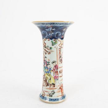 Vase, porcelain. Qing Dynasty, Qianlong (1736-95).