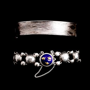 ARMBAND, 2 st, silver, 1900-talets första hälft.