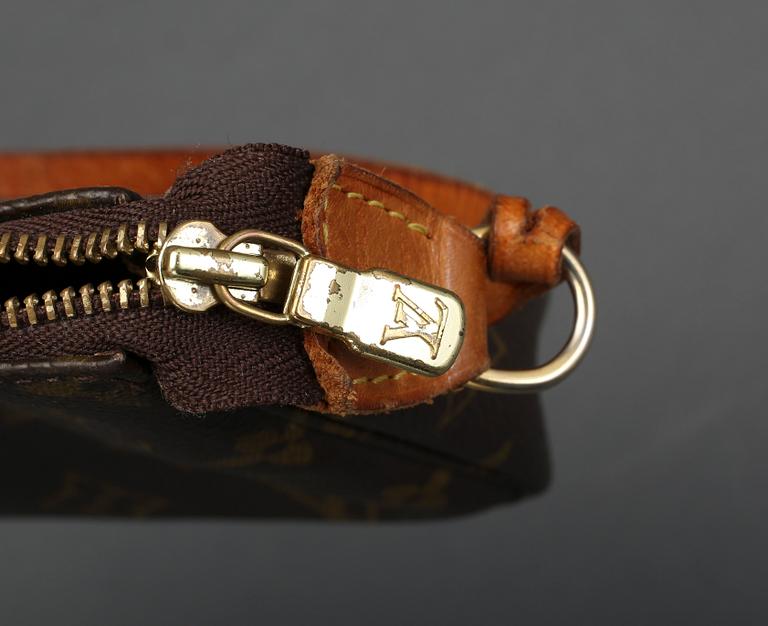 VÄSKA, "Pochette" Louis Vuitton.