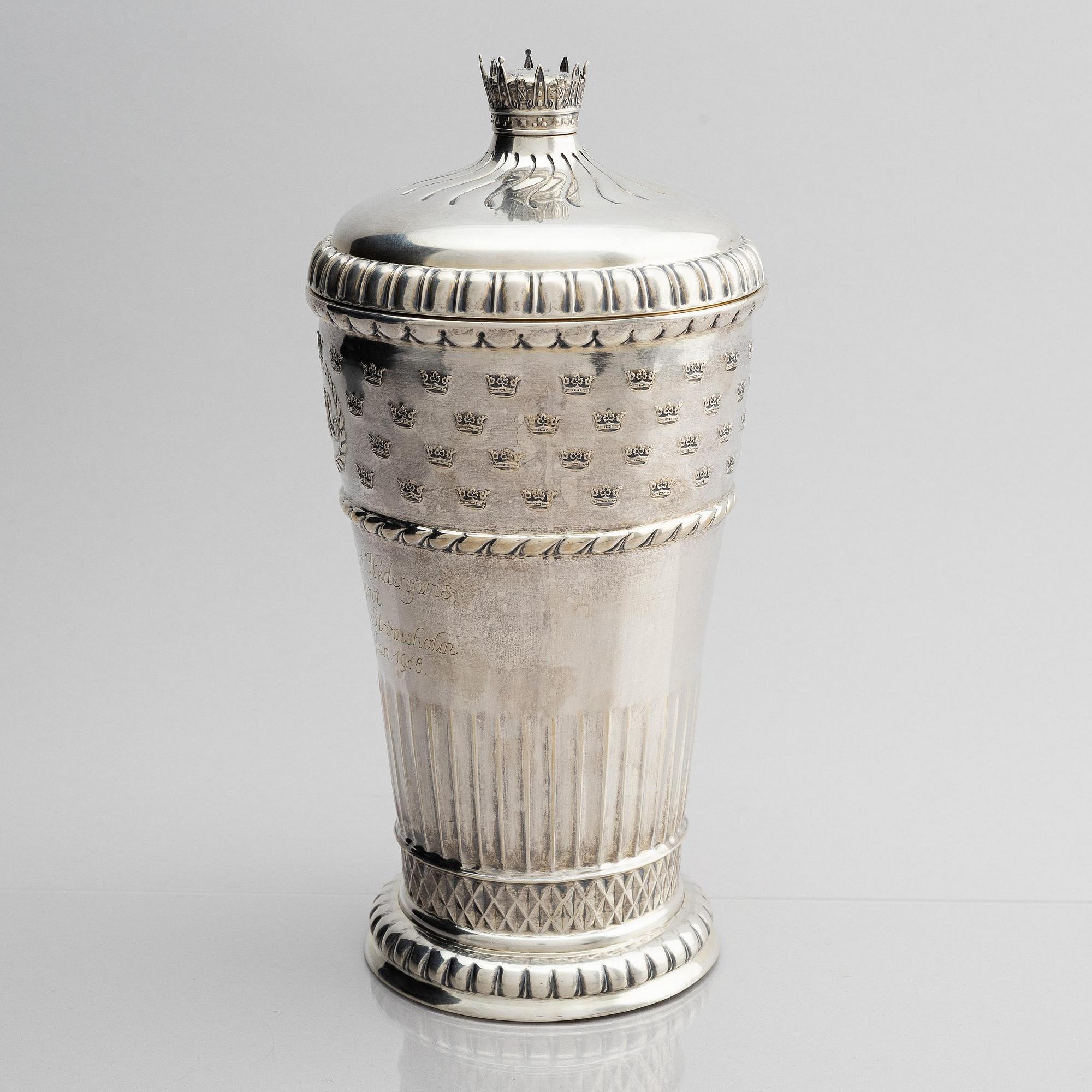 Kungapokal med lock, silver, Prins Carls Hederspris 1918, K. Anderson, Stockholm 1918.
