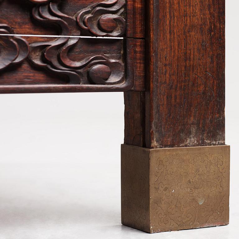 A large Imperial Hongmu compound cabinet, Qingdynasty, 19th century.