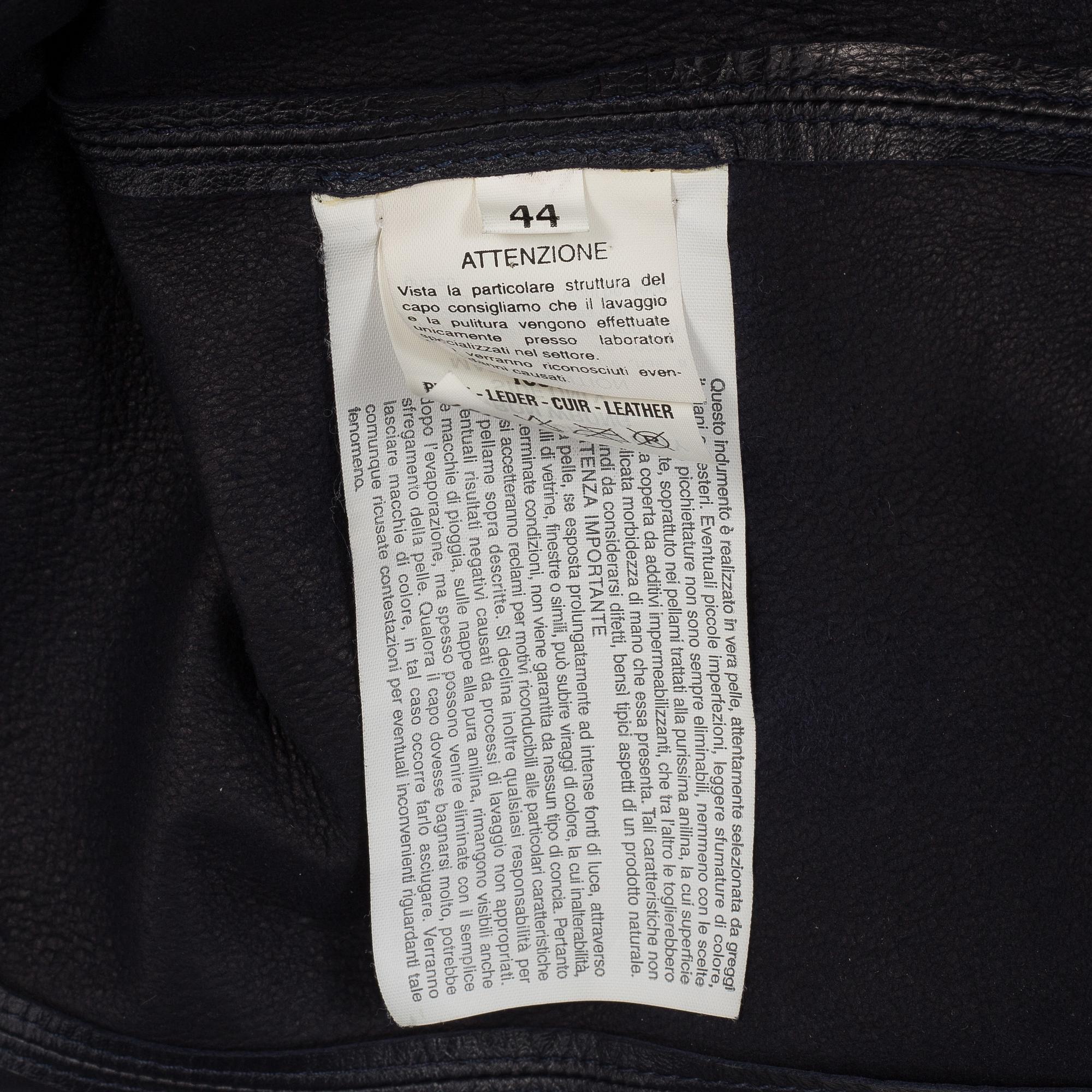 A leather jacket by Blumarine, in size 44(IT).
