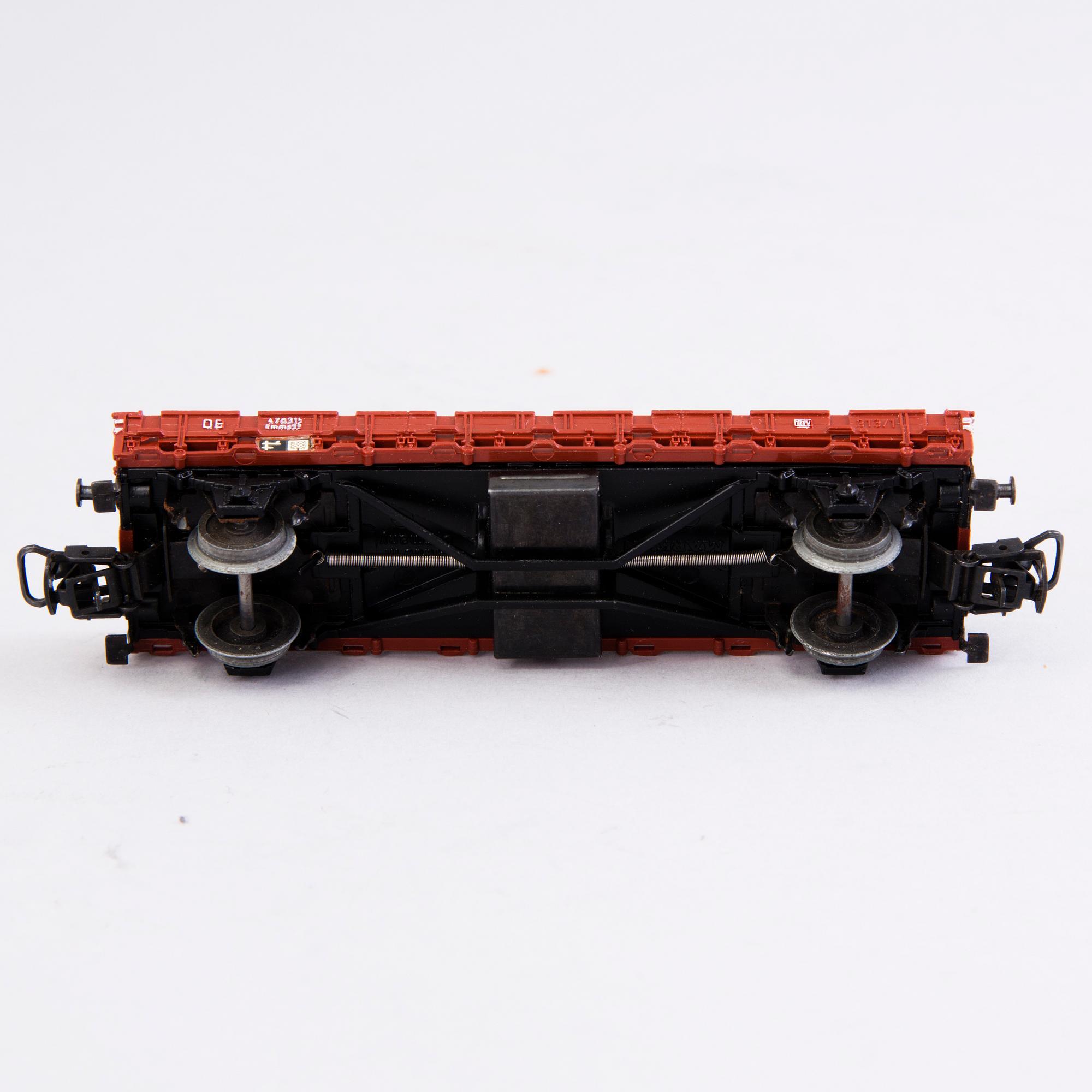MÄRKLIN, sähkövetureita, 2 kpl ja vaunu, Saksa.