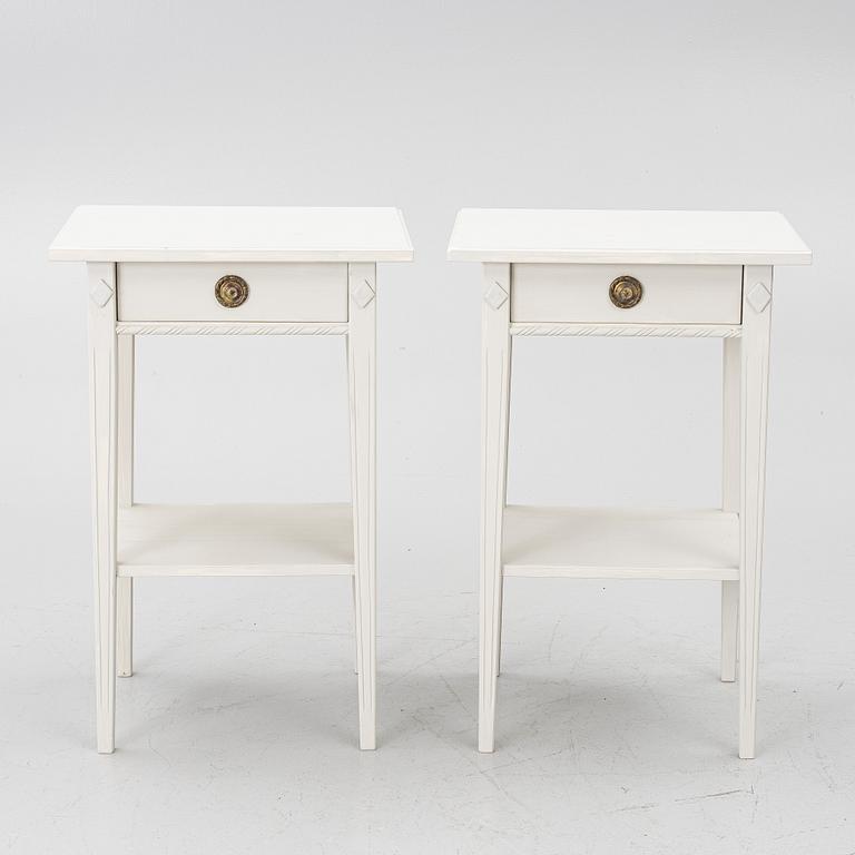 Sängbord, ett par, gustaviansk stil, 1900-talets andra hälft.