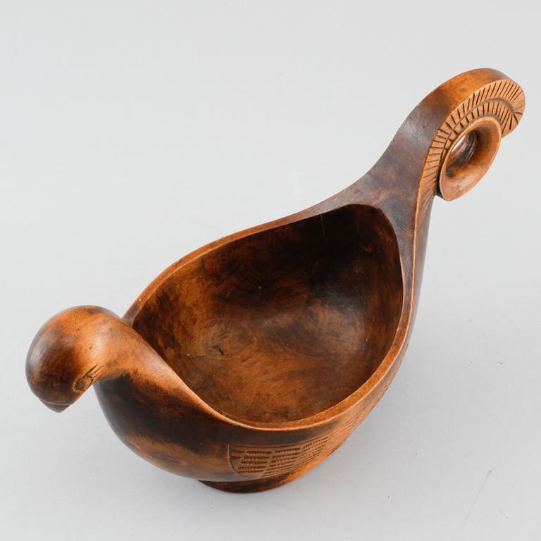 A wooden bird bowl for beer, made by Germund Paaer for Kalevala Koru, mid 20th century.