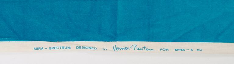 Verner Panton, GARDINLÄNGD OCH PROVBITAR, 5 ST. Bomullsvelour. Olika blå nyanser och mönster. Verner Panton.