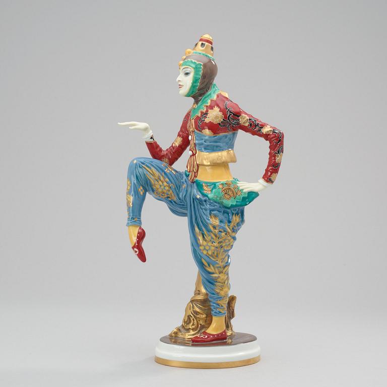 A Constantin Holtzer-Defanti 'Koreanischer Tanz' porcelain figure, Rosenthal circa 1920, model k566.