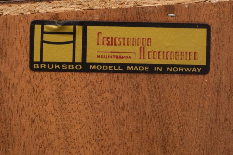 HYLLSYSTEM/SEKTON, jakaranda, Torbjörn Afdal, Bruksbo, Norge. 1960-tal. CITES-intyg medföljer.