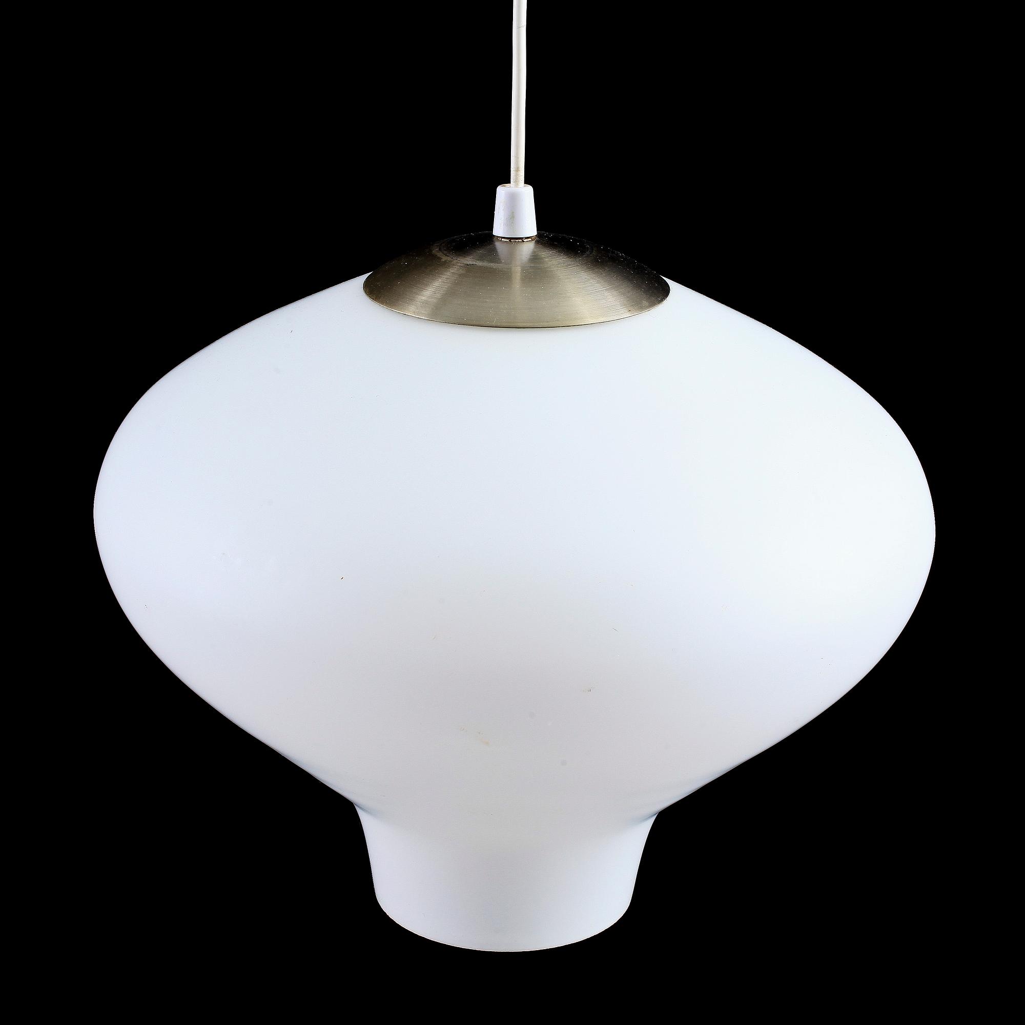 TAKLAMPA, 1900-talets mitt. H 65.