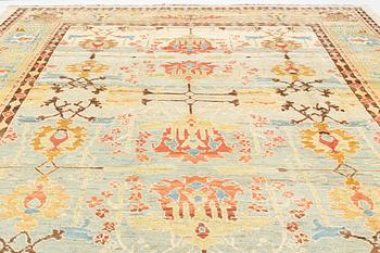 A Sultanabad/Ushak design carpet, c. 488 x 354 cm.